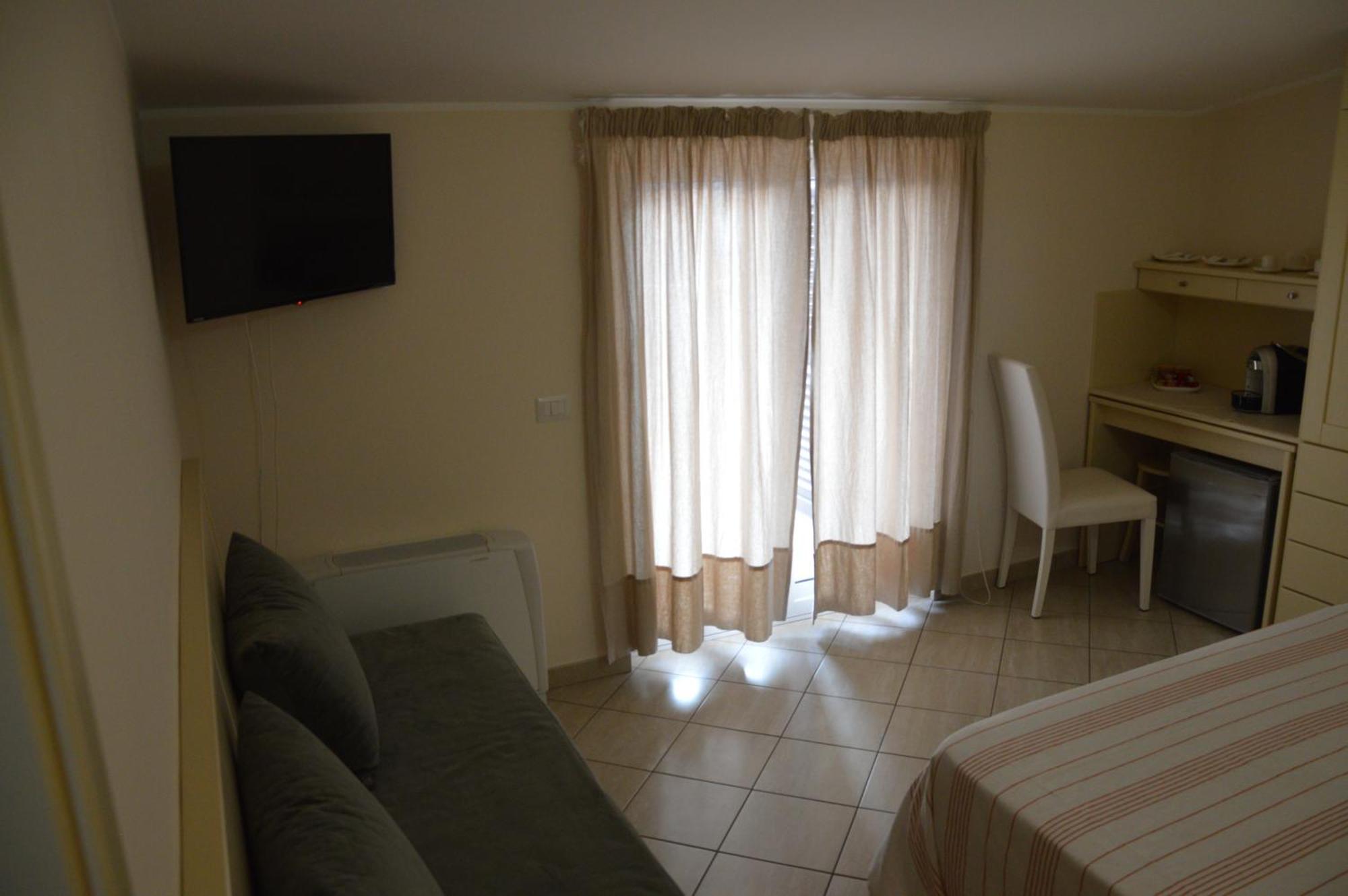 B&B E Casa Vacanza Al Castello Roccella Ionica Dış mekan fotoğraf