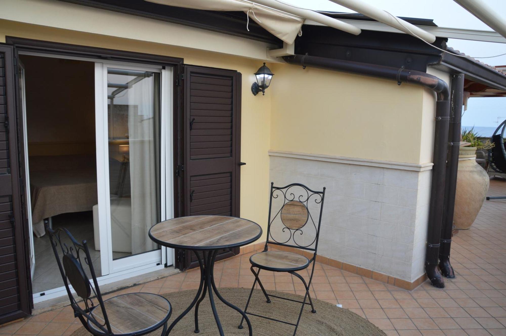 B&B E Casa Vacanza Al Castello Roccella Ionica Dış mekan fotoğraf