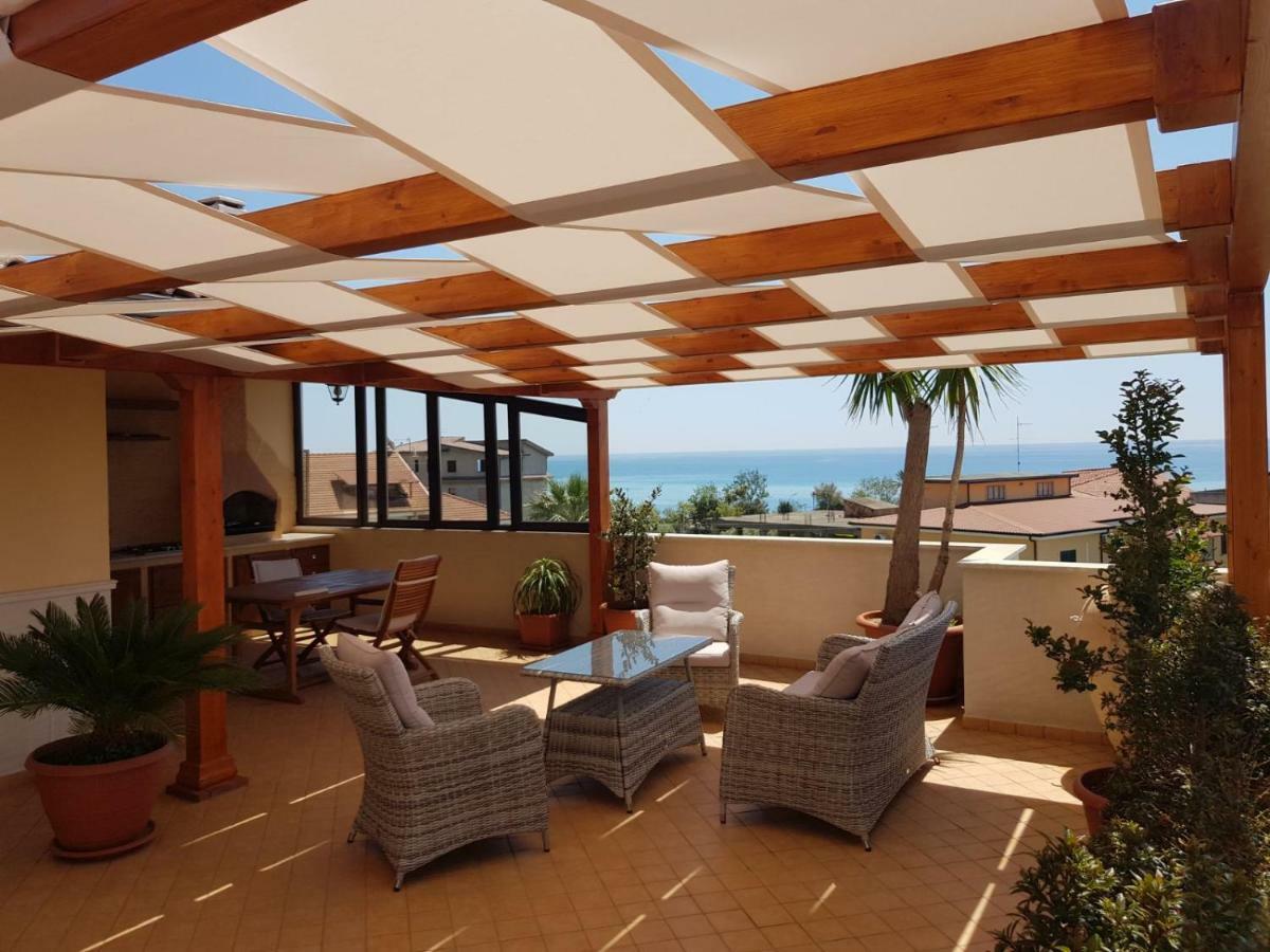 B&B E Casa Vacanza Al Castello Roccella Ionica Dış mekan fotoğraf